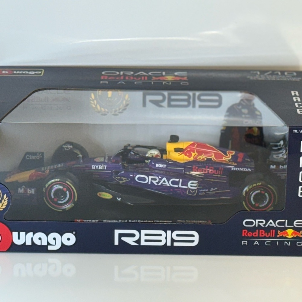 Red Bull Racing RB19 Model Car - Picture 11 of 15